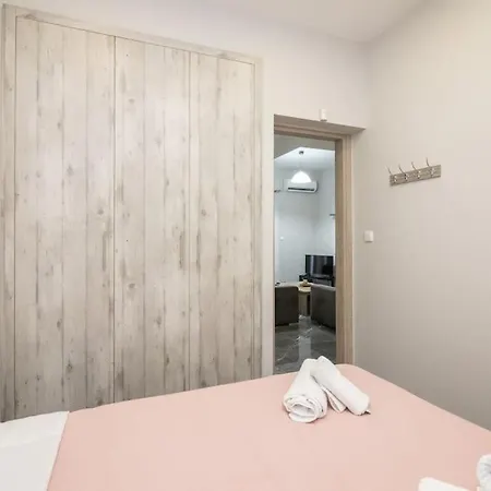 Cozy In Apartment *
